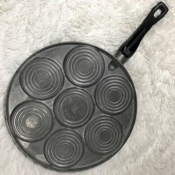 NWOT Nordic Ware Smiley Face Non-Stick Pancake Pan - Picture 8 of 12